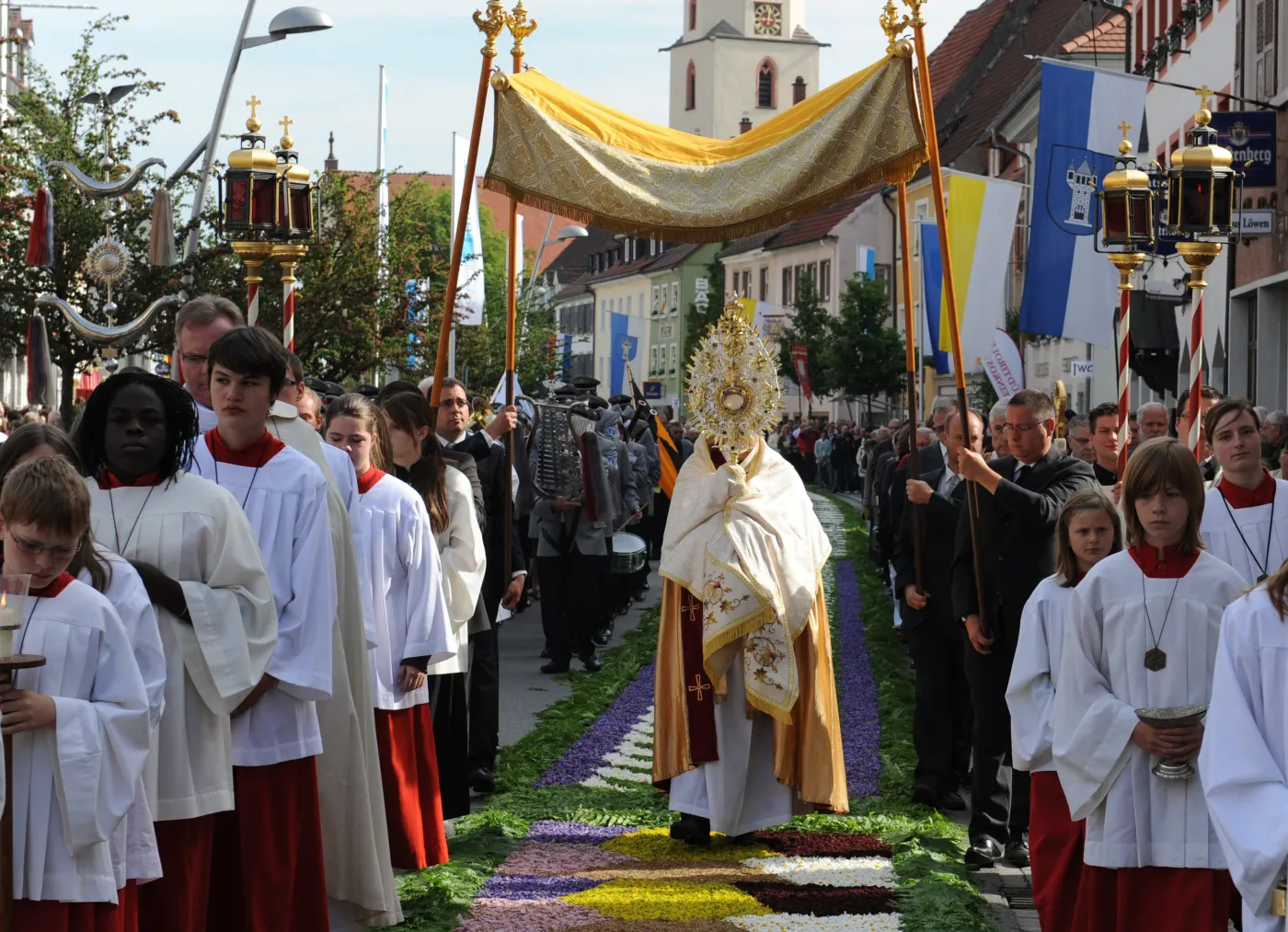 3615324-procesja-boze-cialo.jpg