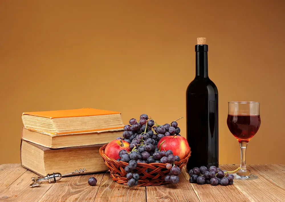 Wino, owoce i książki