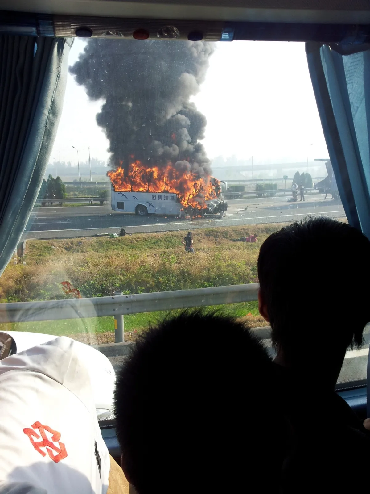 4096242-autobus-chiny-autokar.jpg