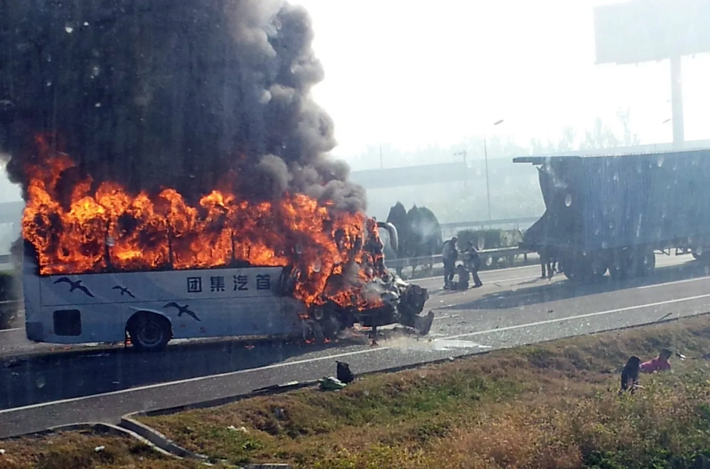 4096329-autobus-chiny-autokar.jpg
