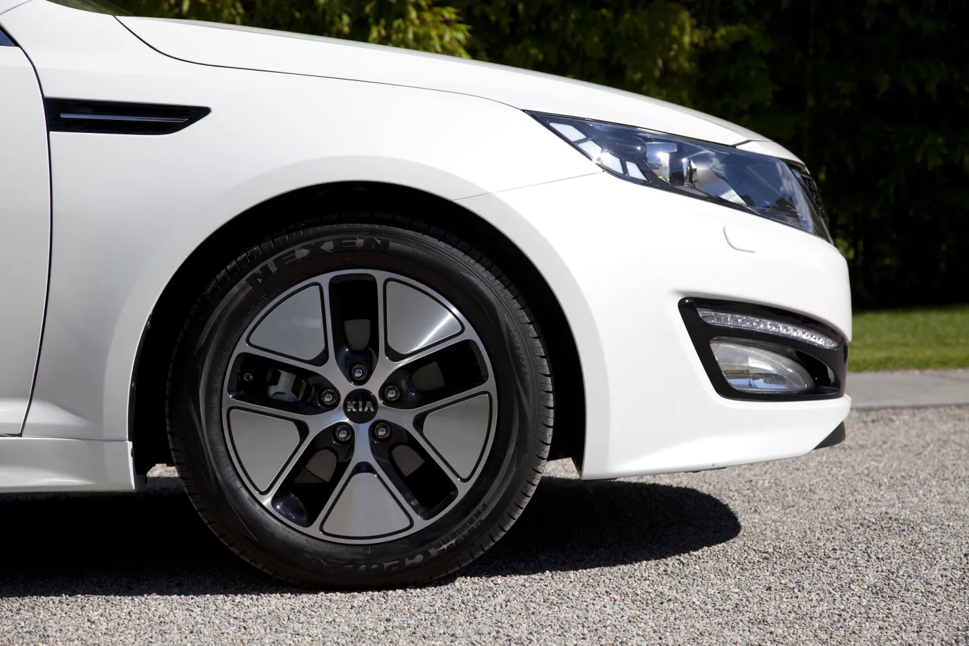 4104792-kia-optima-details-01.jpg