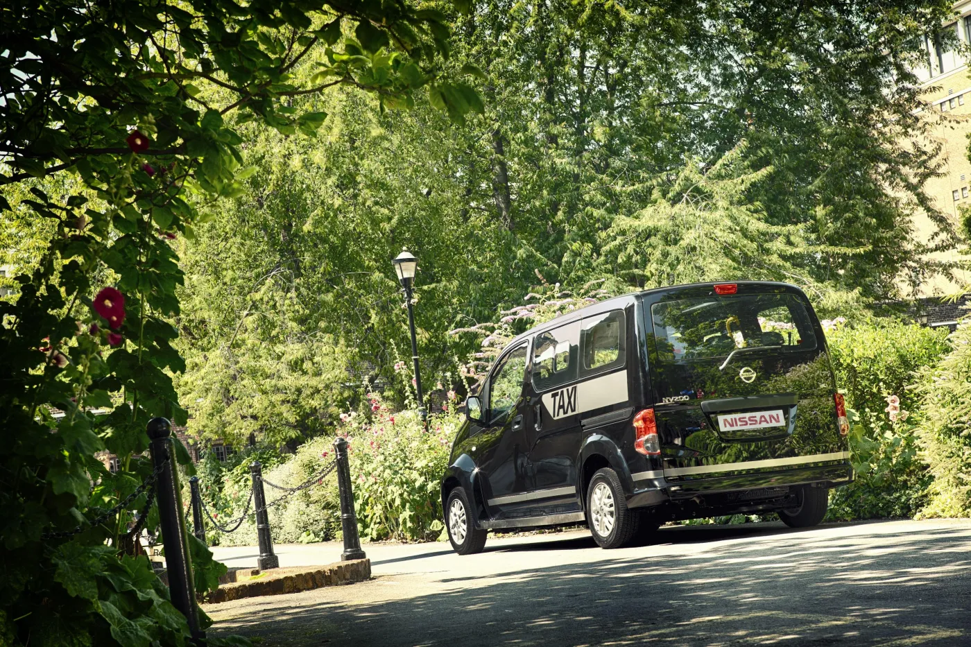 3874694-582616-nv200-taxi-2.jpg