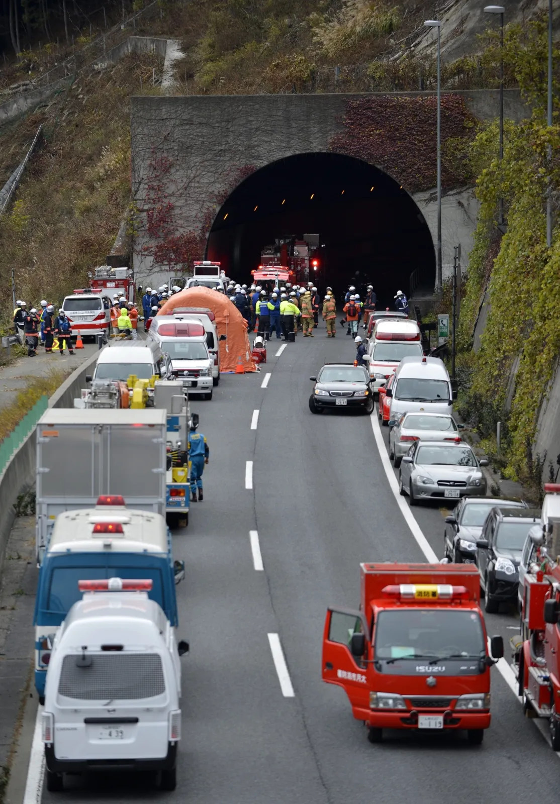 4346284-tunel-japonia-wypadek.jpg