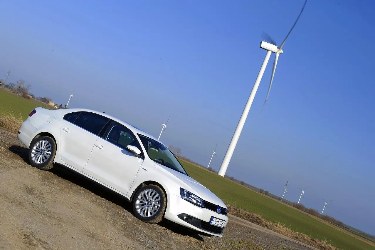 4864062-vw-jetta-hybrid-1907.jpg
