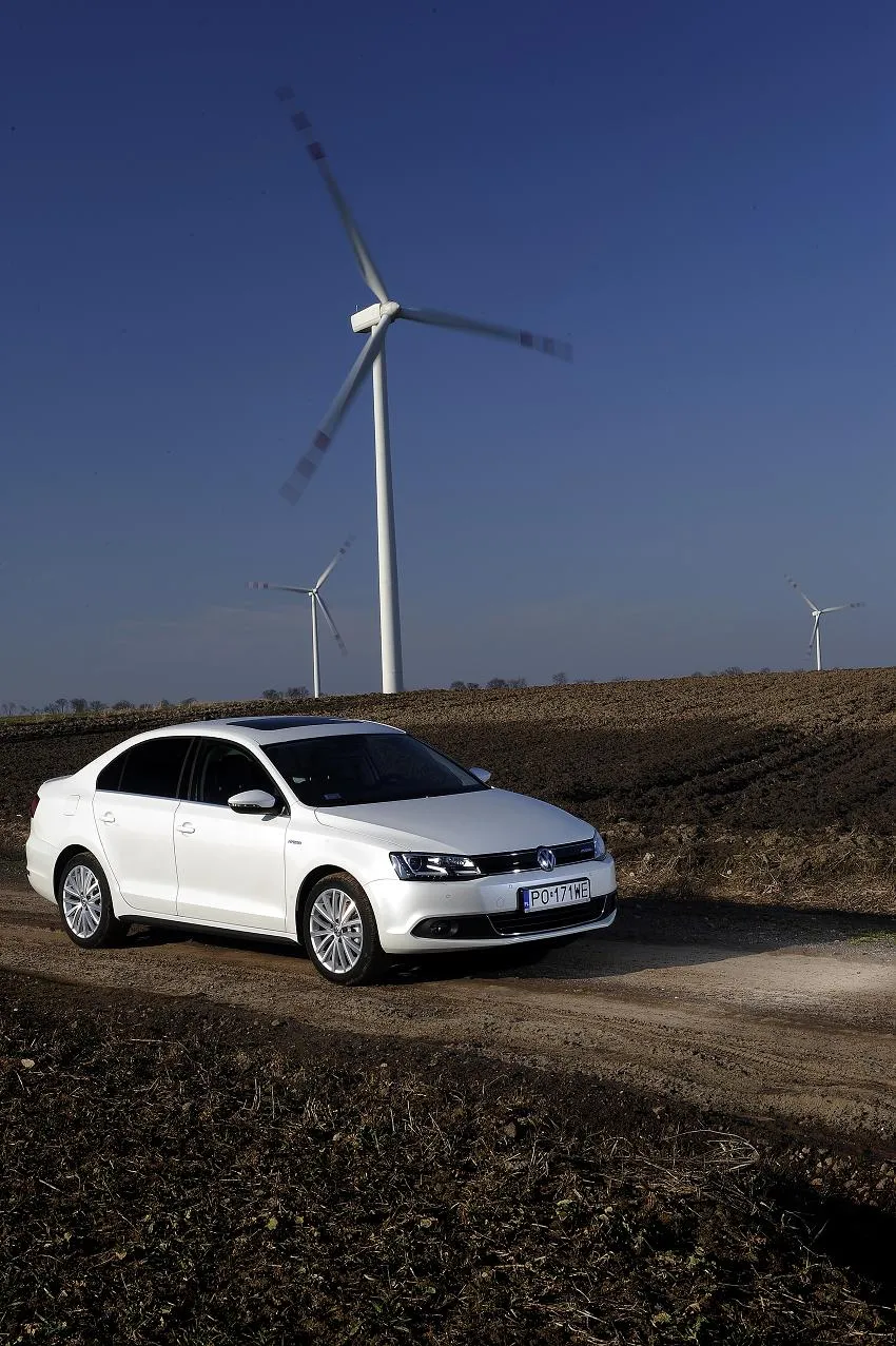 4864118-vw-jetta-hybrid-1909.jpg