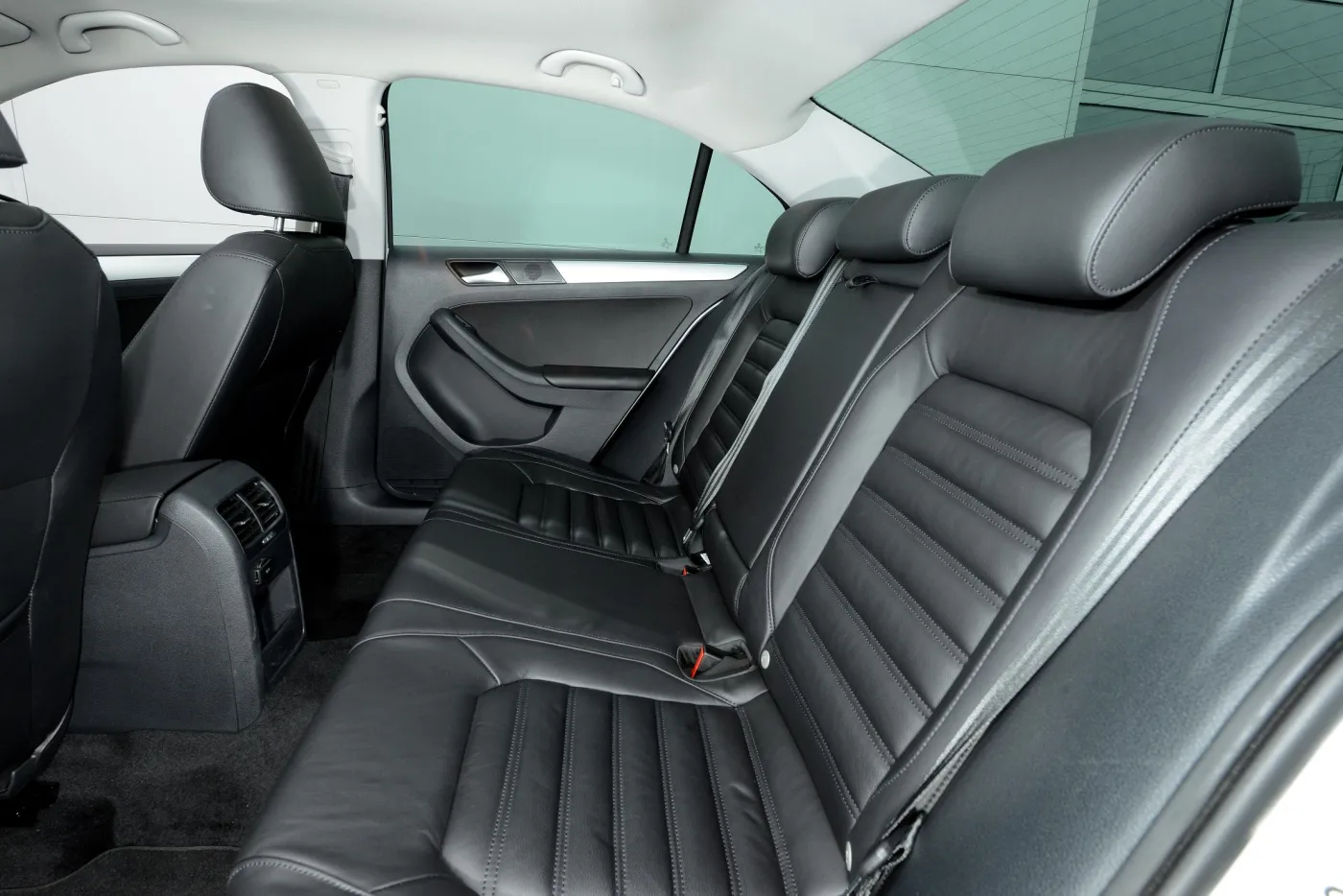 4864320-vw-jetta-hybrid-1933.jpg
