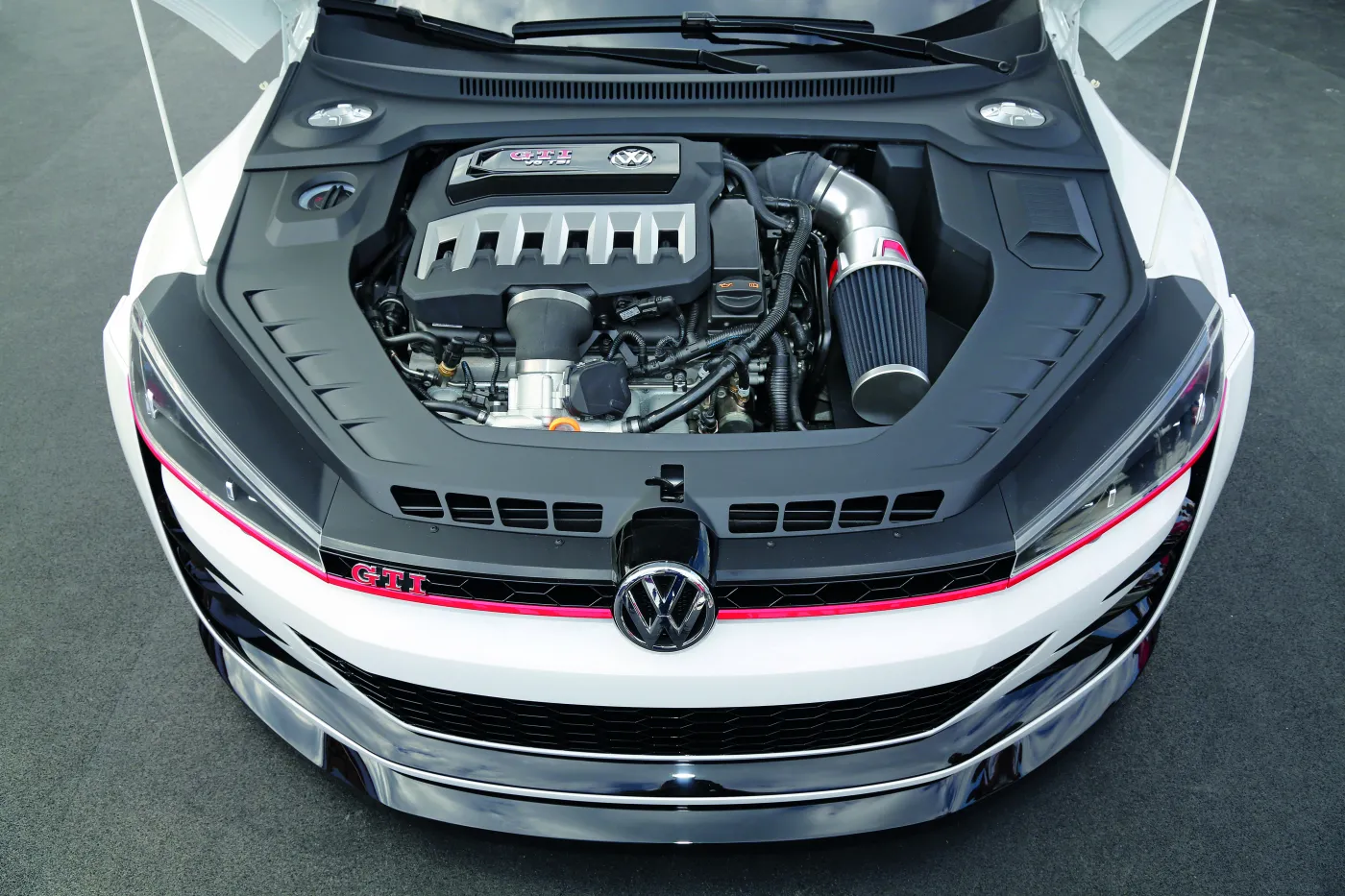 Volkswagen ostro kombinuje z golfem! Tak wygląda Design Vision GTI. ZDJĘCIA