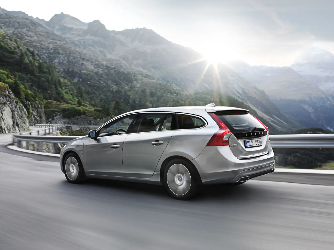 4977540-volvo-v60-plug-in-10.jpg