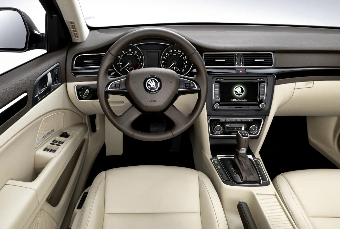 4801698-005-superb-interior.jpg
