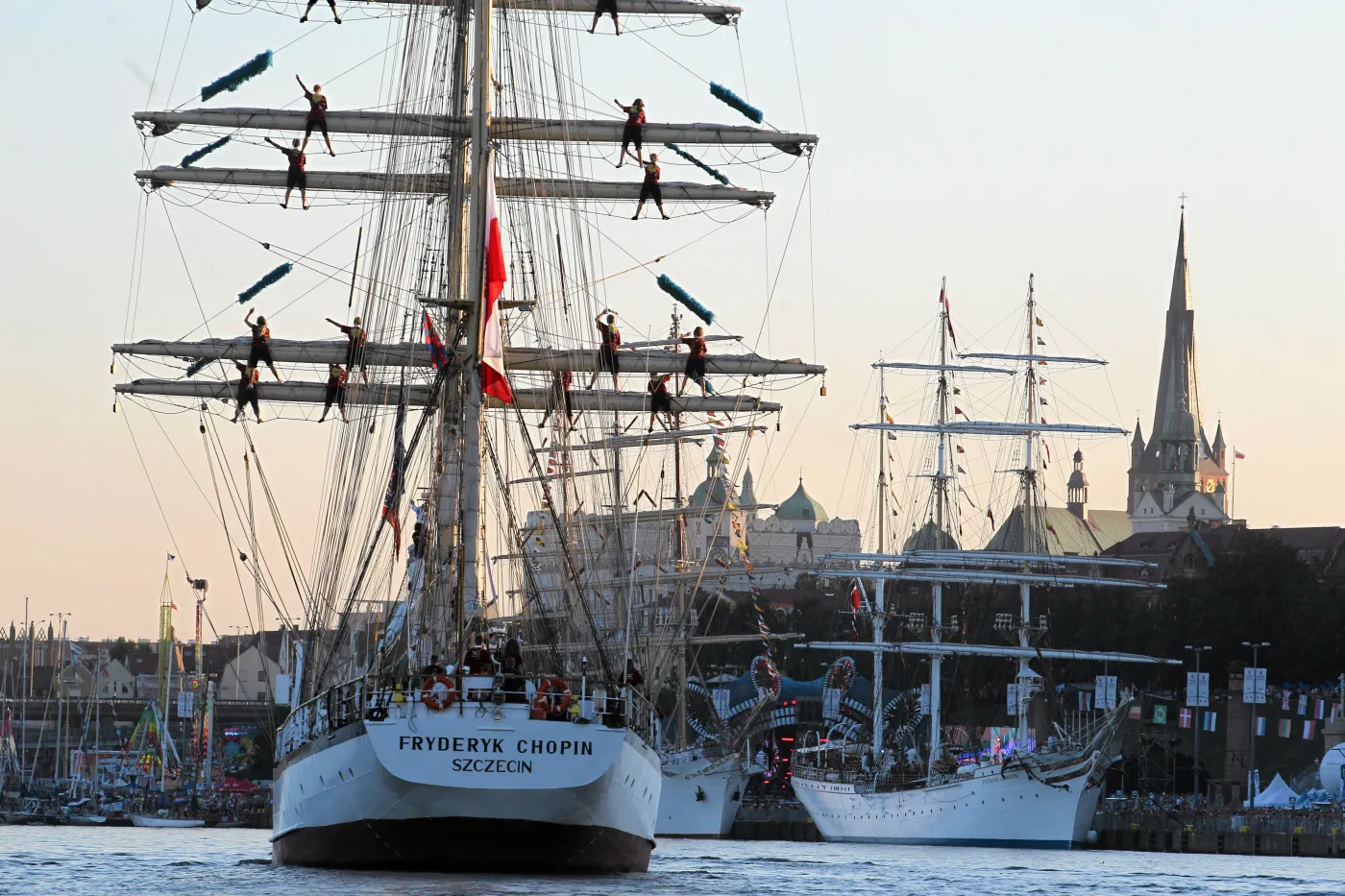 5261322-the-tall-ships-races.jpg