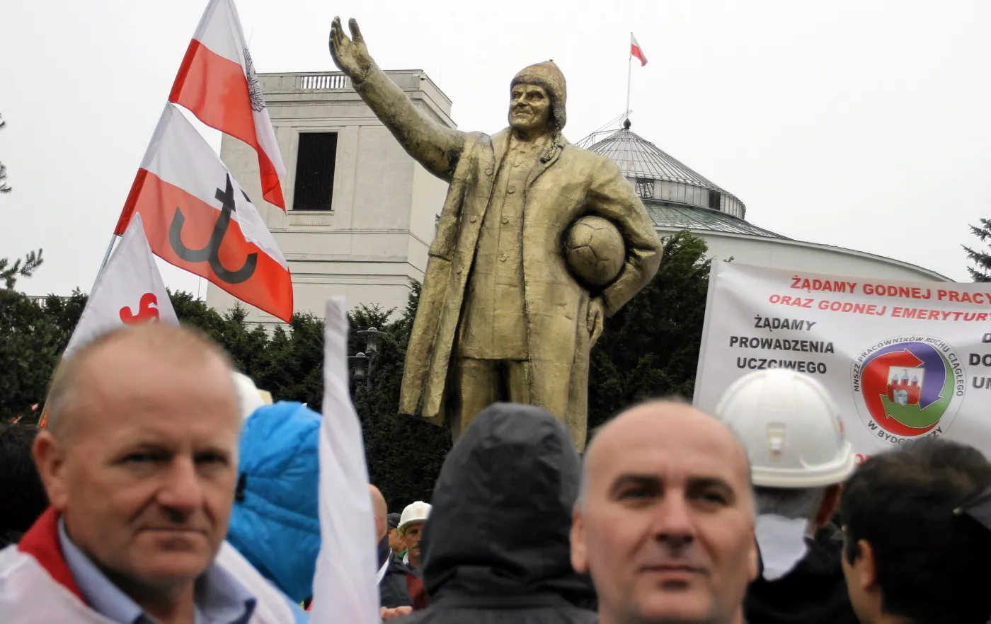 5406427-pomnik-donalda-tuska.jpg