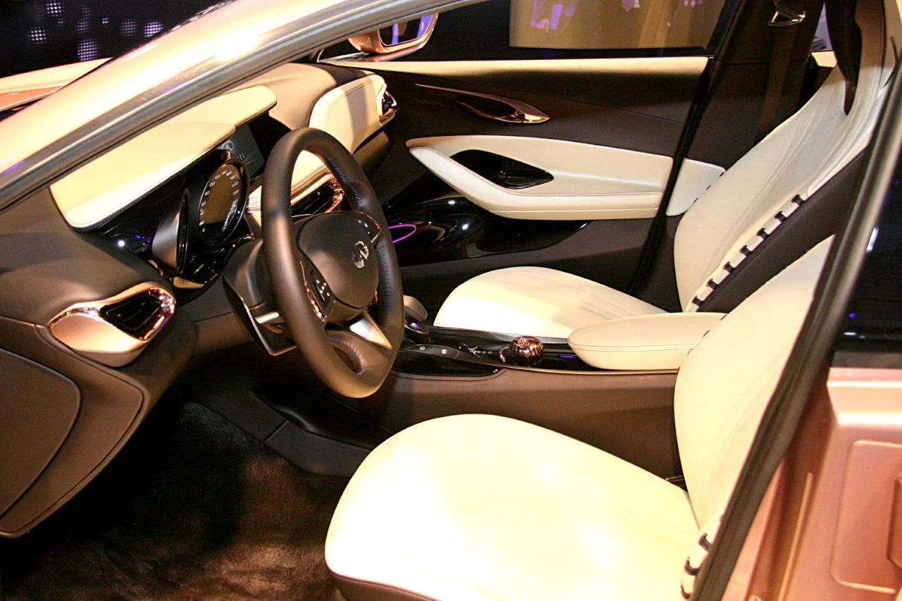 5414546-infiniti-q30-concept.jpg