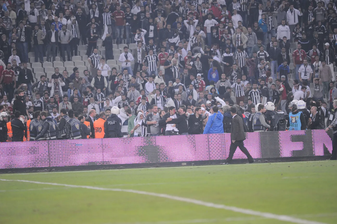 5442812-besiktas-galatasaray.jpg
