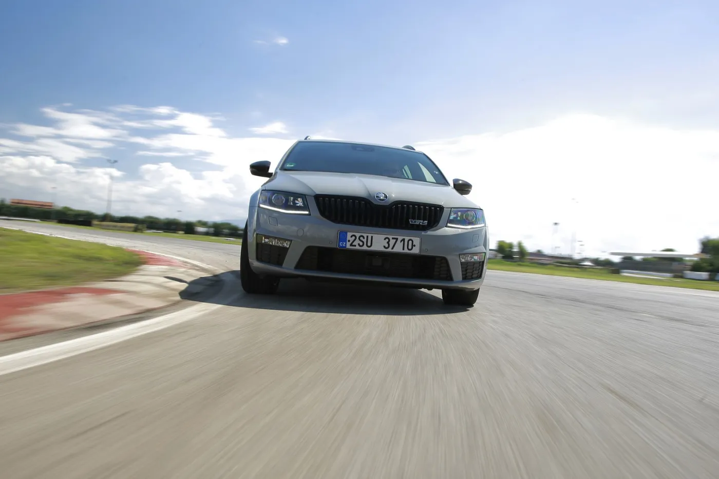 5467731-skoda-octavia-rs-test.jpg