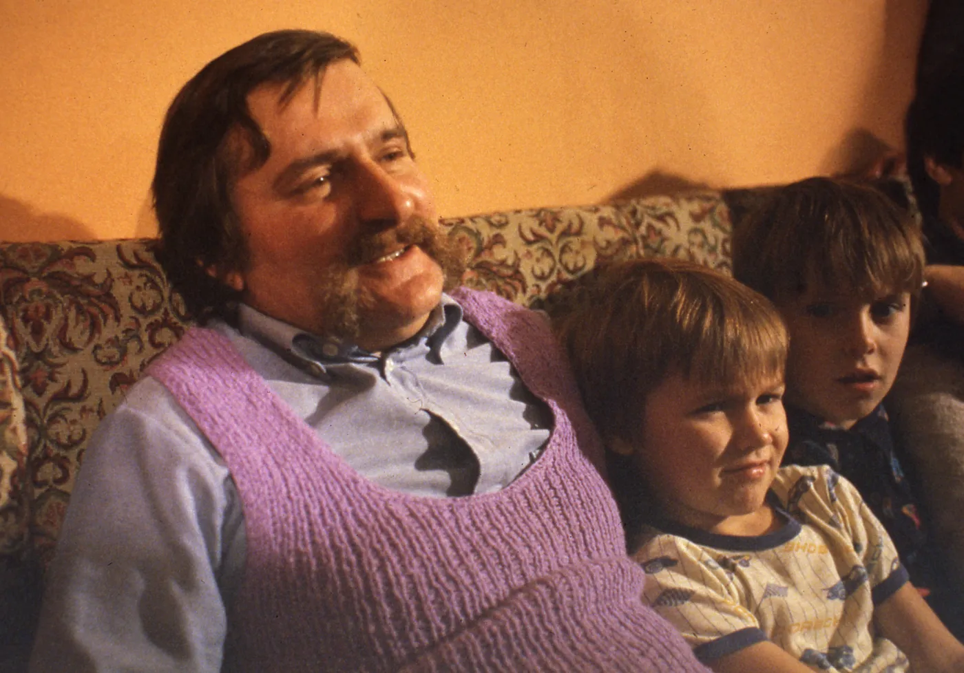 5484306-lech-walesa-z-synami.jpg