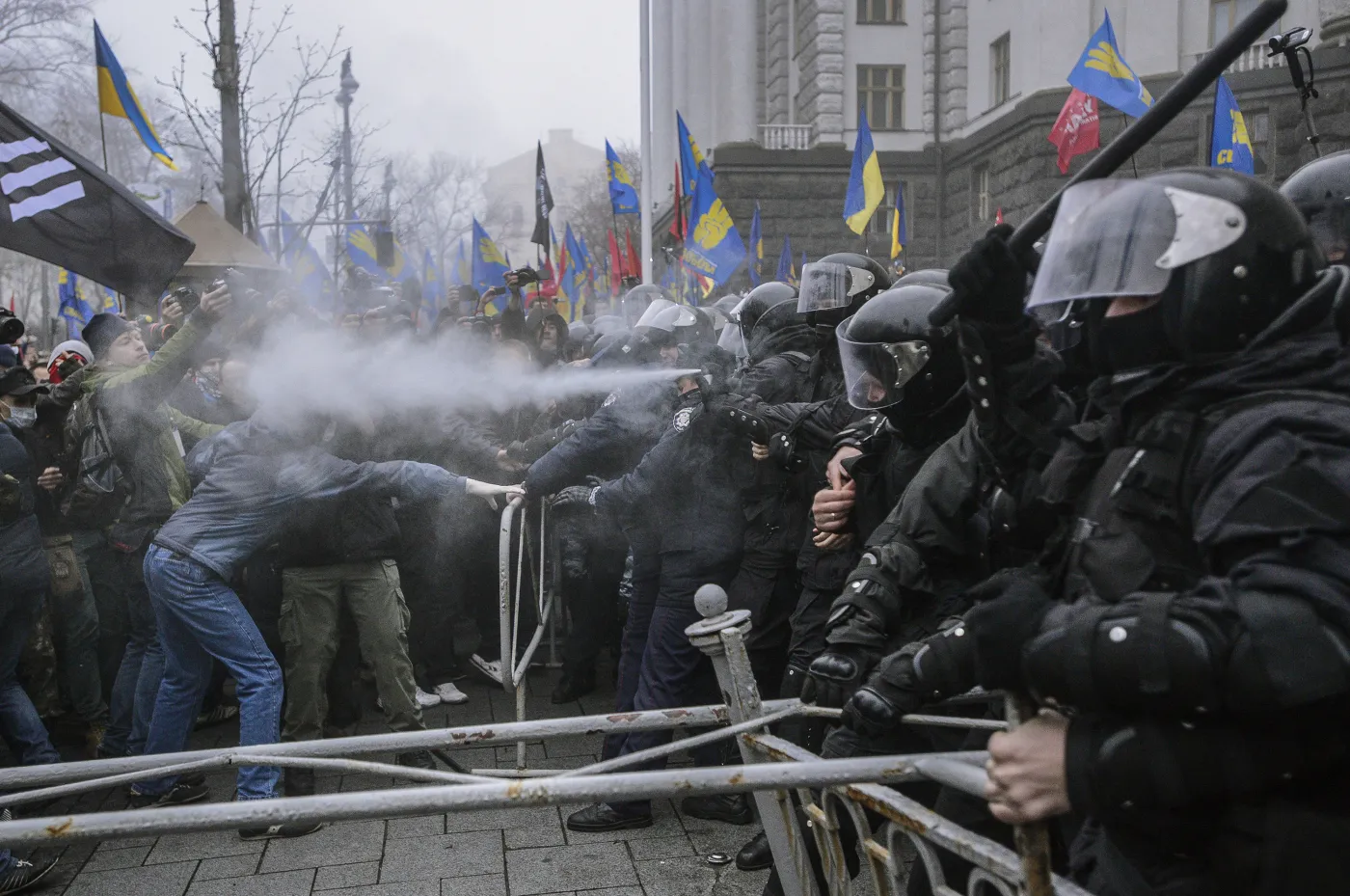 Wrze w Kijowie. Znowu starcia przed Radą Ministów