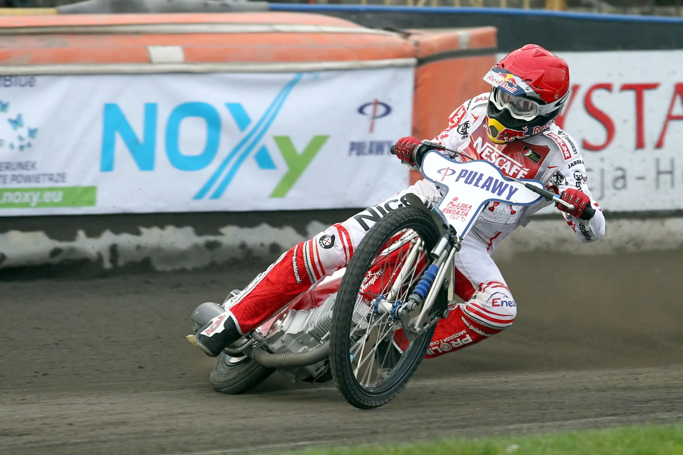 5682605-jaroslaw-hampel-zuzel.jpg