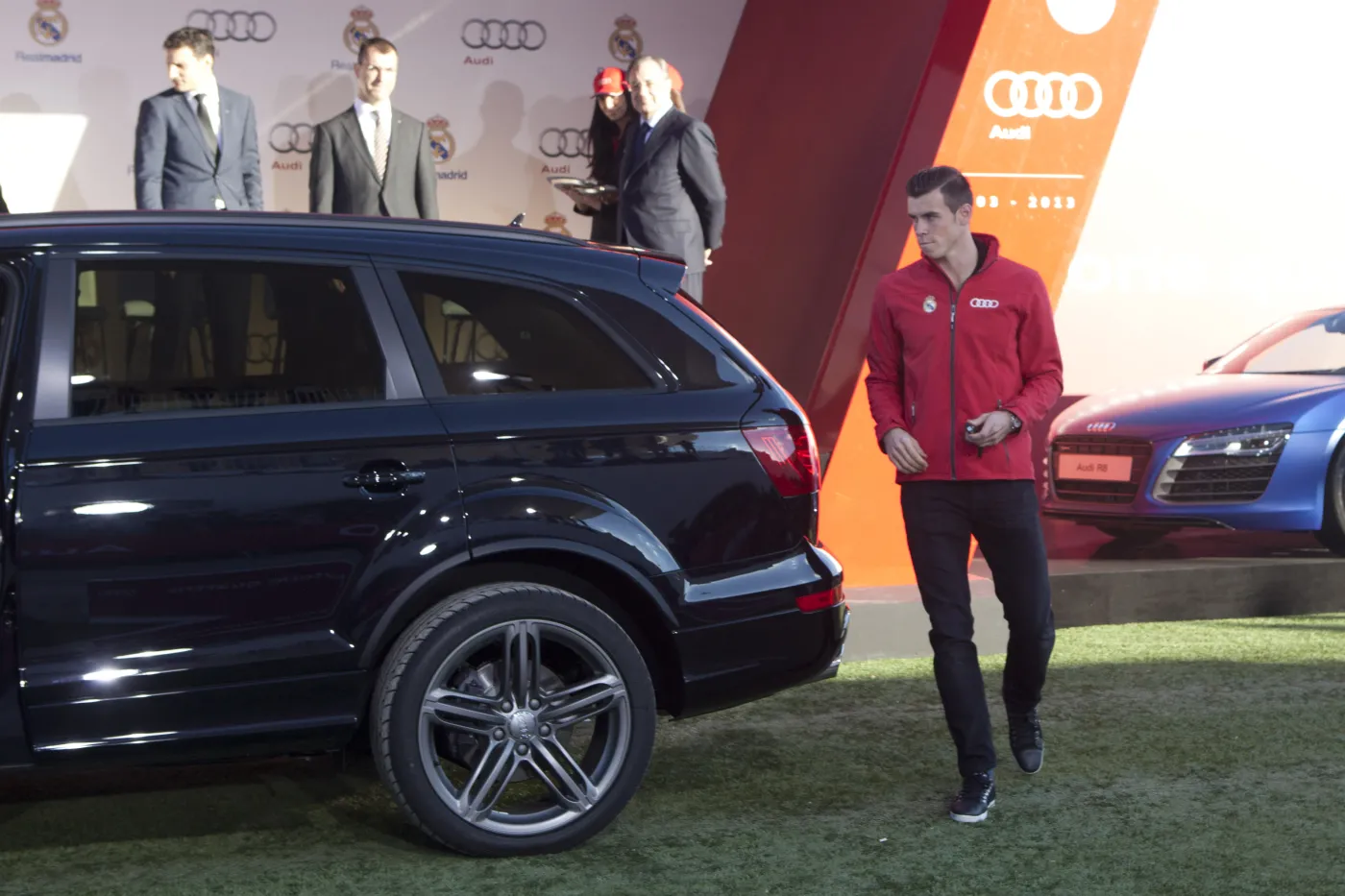 5687801-gareth-bale-i-audi-q7.jpg