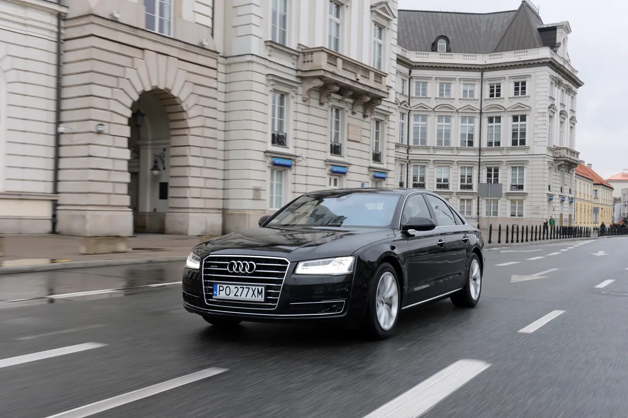 5766682-audi-a8-tdi-2013-51.jpg