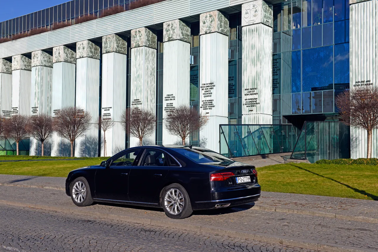 5766711-audi-a8-tdi-2013-37.jpg