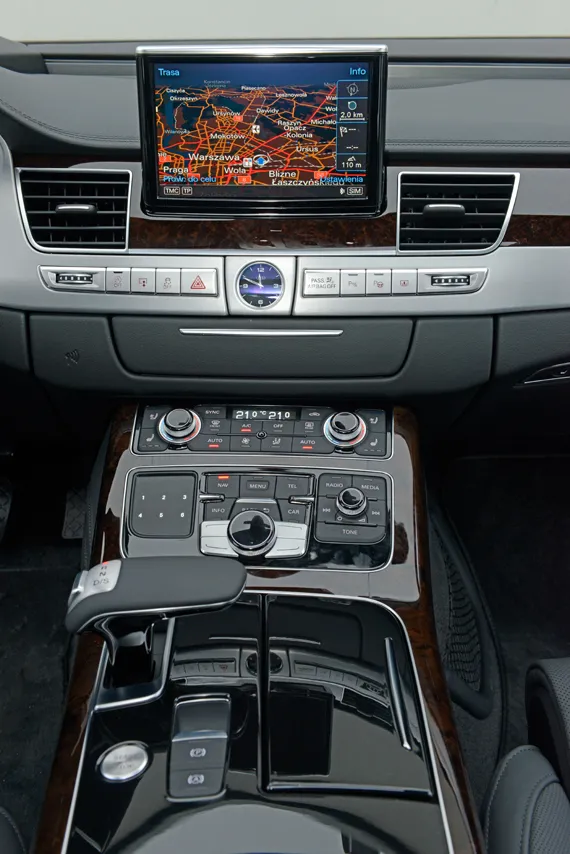 5766228-audi-a8-tdi-2013-21.jpg