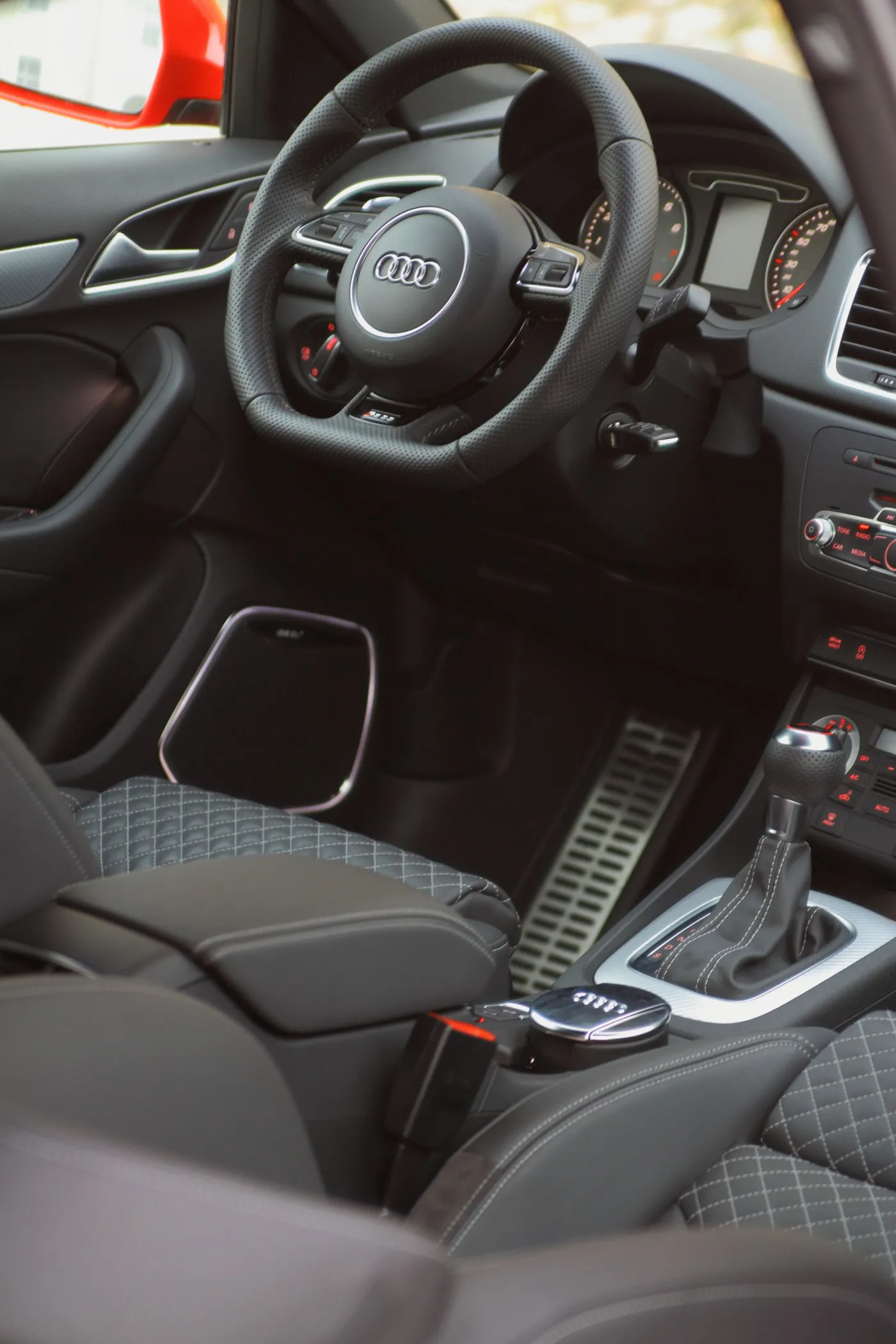 5549857-audi-rs-q3-szybki-suv.jpg