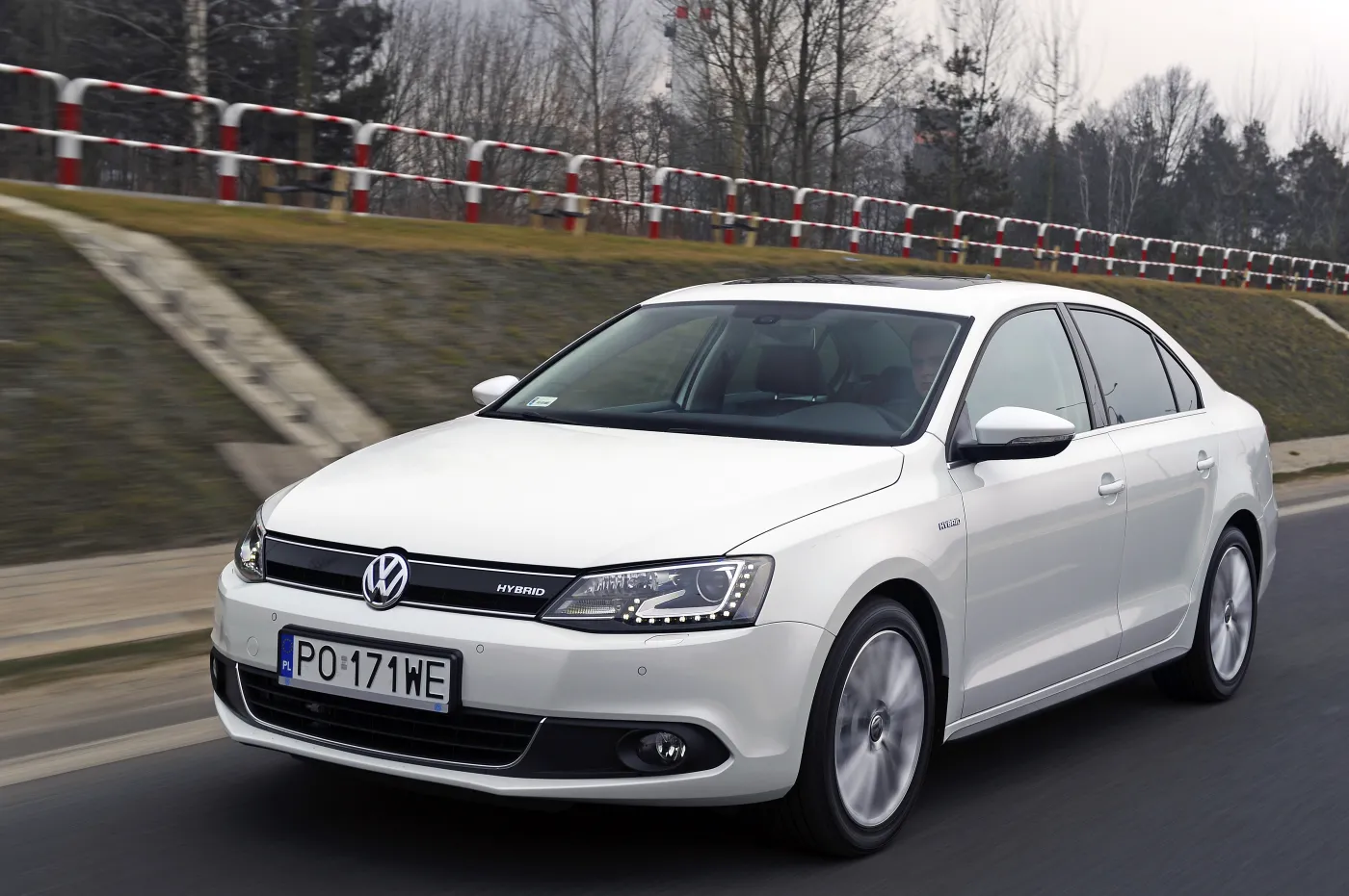 5614271-vw-jetta-hybrid-2010.jpg