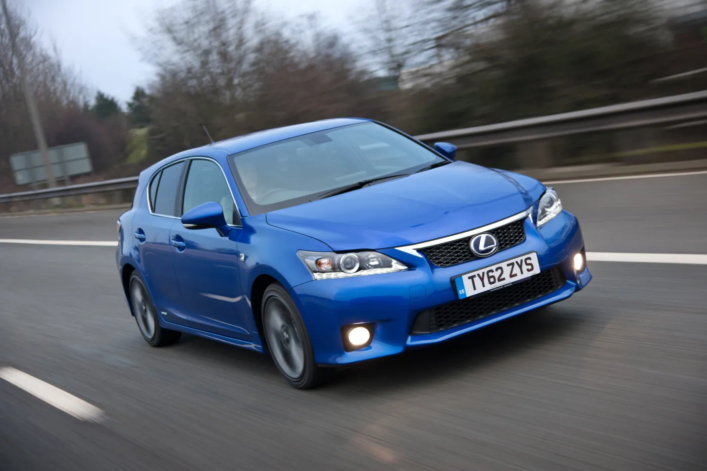 5614356-011012lexus-t-9370-b.jpg