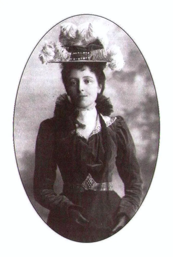 6193115-lucy-maud-montgomery.jpg