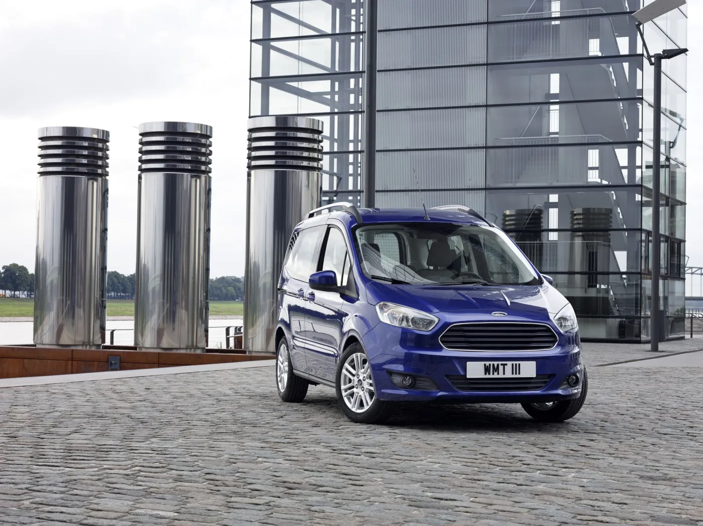 6245983-ford-turneo-courier.jpg