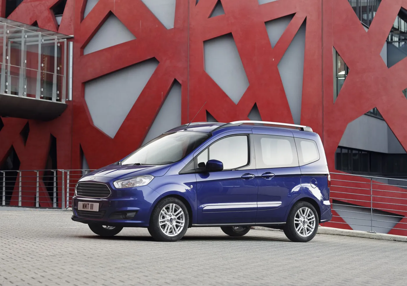 6246442-ford-tourneo-courier.jpg