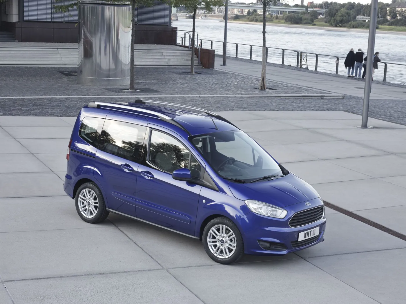 6246012-ford-tourneo-courier.jpg