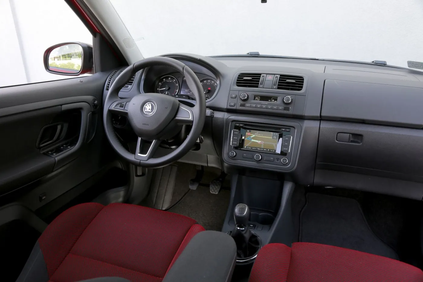 6288684-skoda-roomster-noire.jpg
