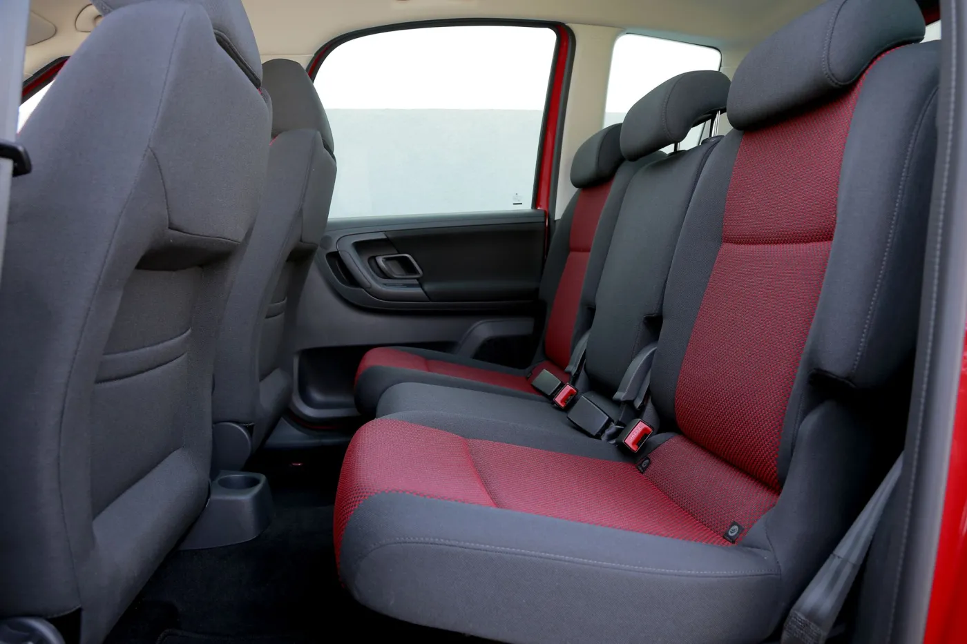 6288972-skoda-roomster-noire.jpg