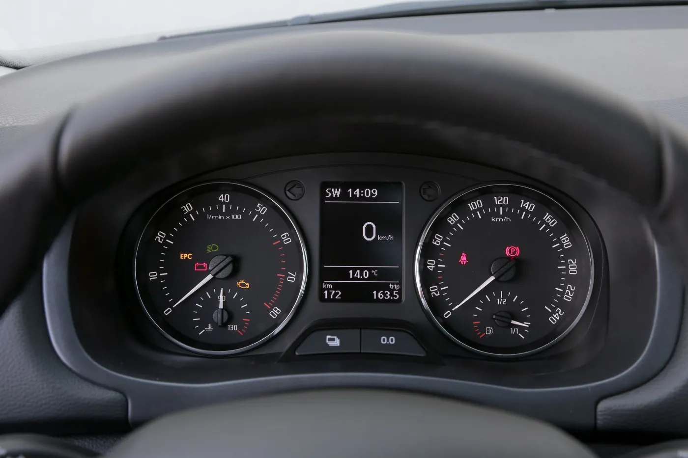 6289001-skoda-roomster-noire.jpg