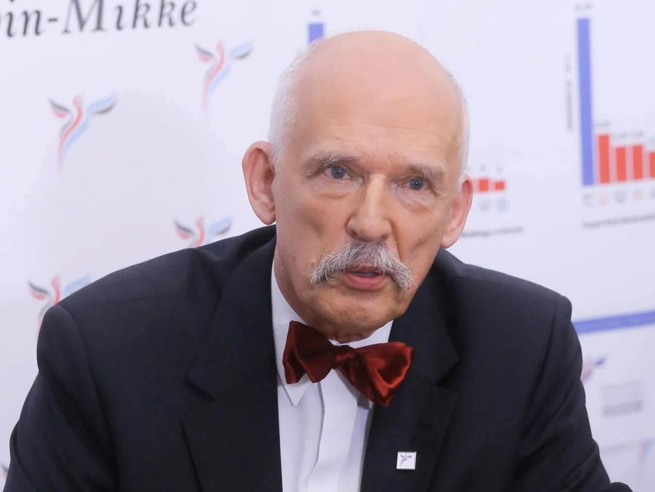 "He, he he, jak można zgwałcić żonę?". Mucha porównuje Korwin-Mikkego do Leppera