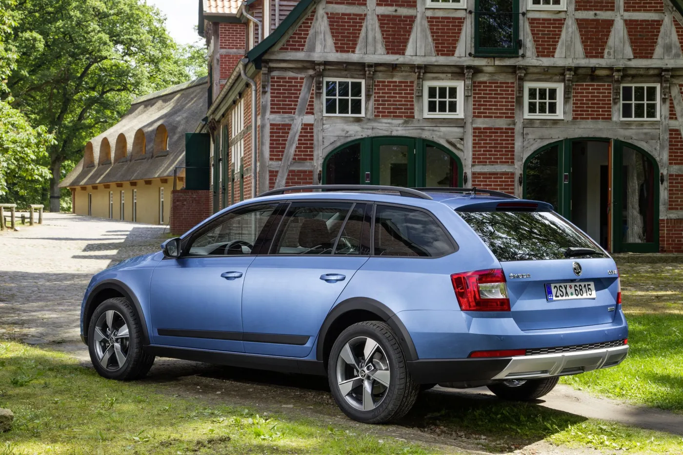6559122-skoda-octavia-scout.jpg