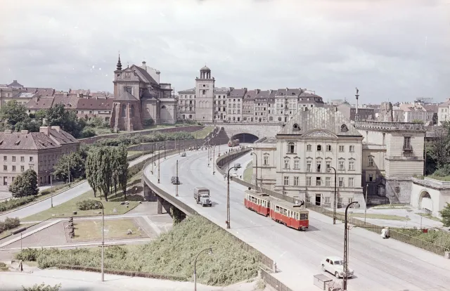 Zobacz, jak wyglądała Warszawa lat. 50. i 60. "Trakt. Fotografie Zbyszka Siemaszki"