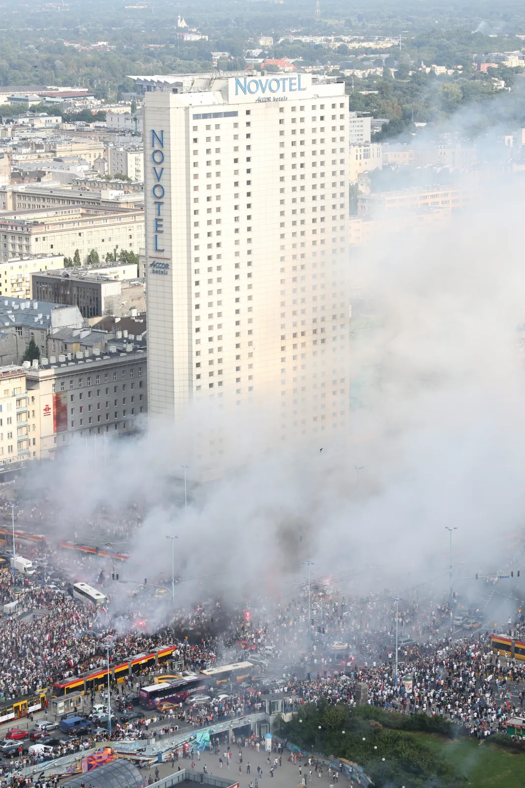6630874-godzina-w-w-warszawie.jpg