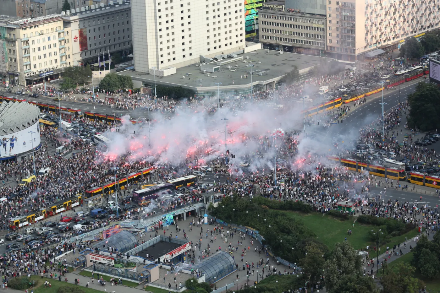 6630961-godzina-w-w-warszawie.jpg