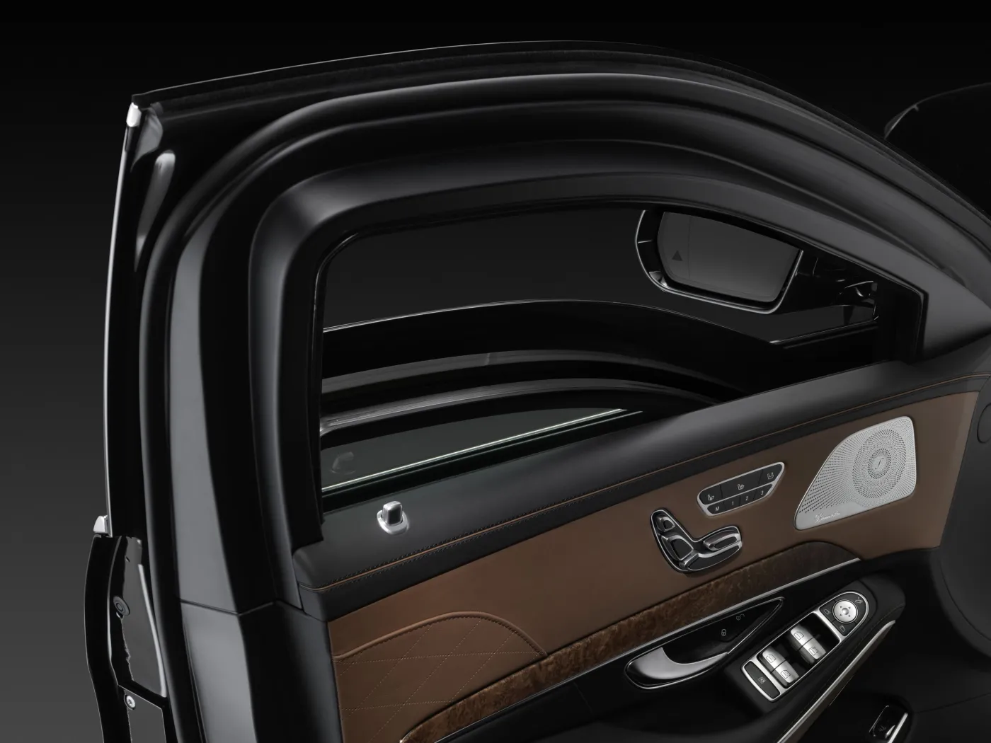6644433-mercedes-s-600-guard.jpg