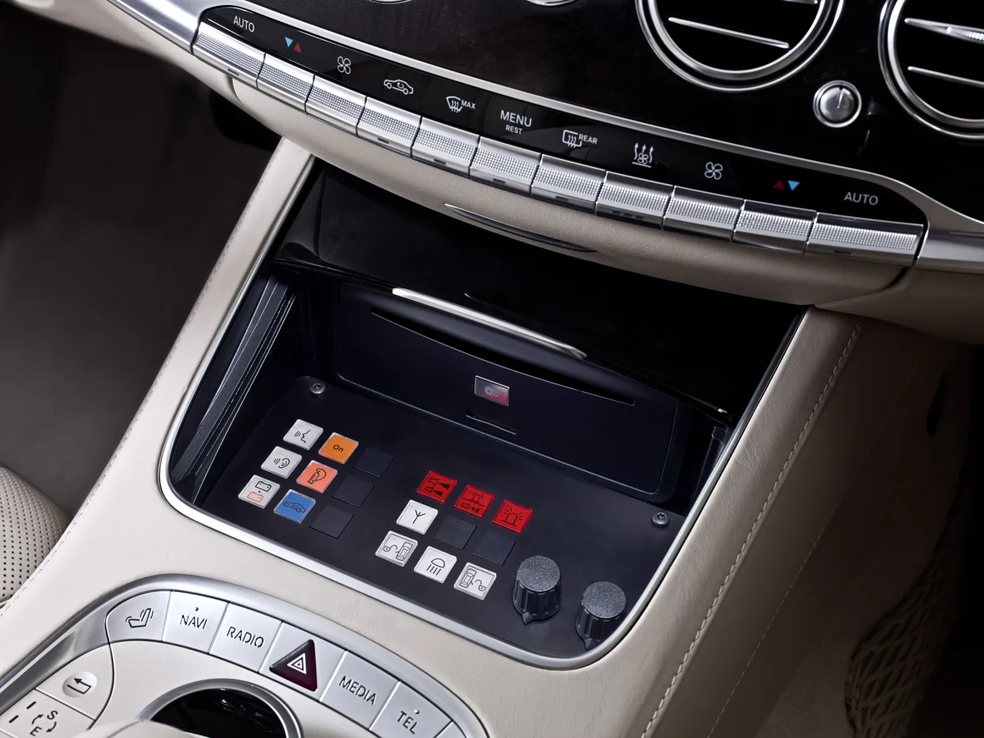 Przed zamachem ochroni prezydenta i premiera! Nowy i pancerny mercedes S 600 Guard. Zdjęcia