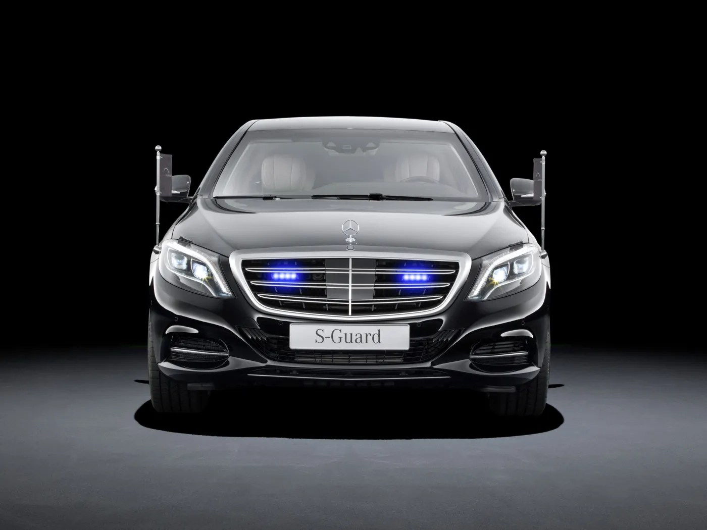 6644259-mercedes-s-600-guard.jpg