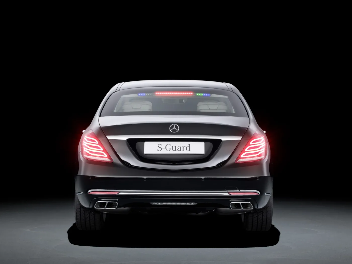 6644288-mercedes-s-600-guard.jpg