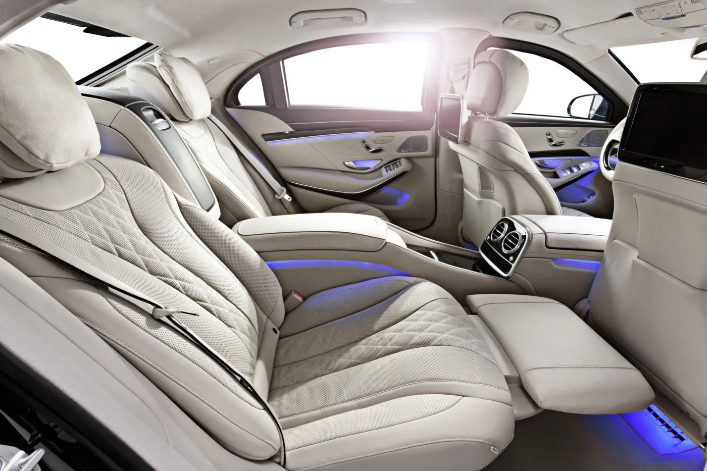 6644346-mercedes-s-600-guard.jpg