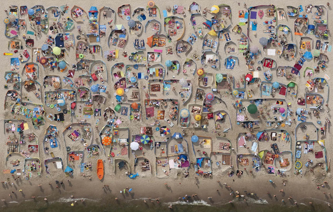 6685603-kacper-kowalski-beach.jpg