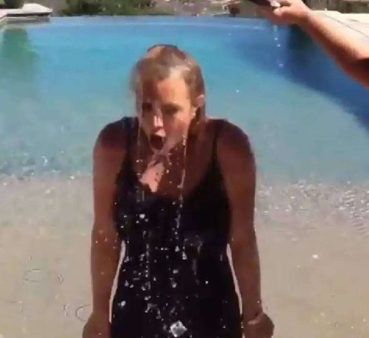 6694923-splash-britney-spears.jpg