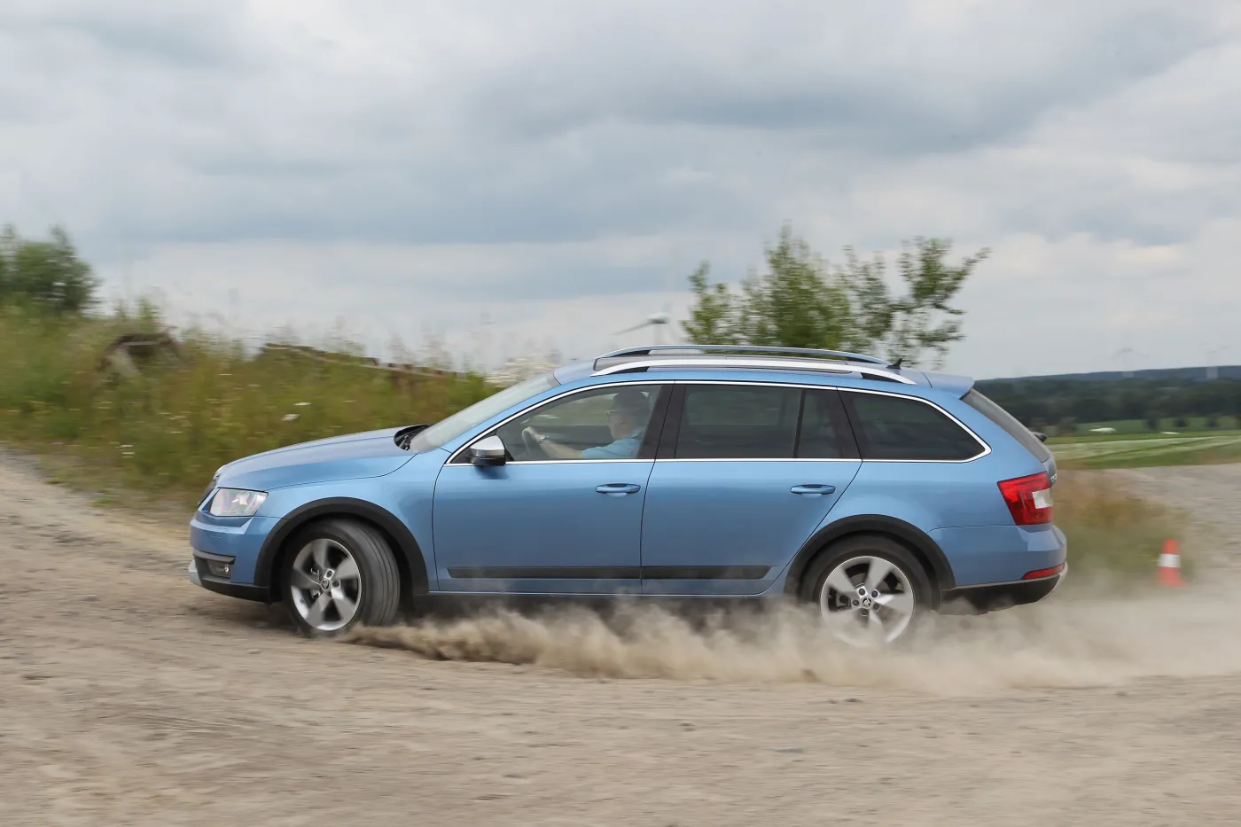 6675135-skoda-octavia-scout.jpg