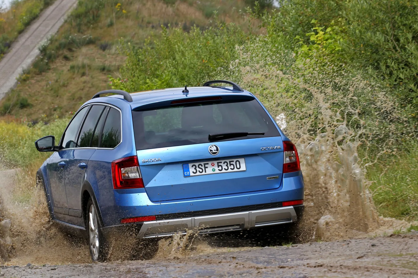 6675309-skoda-octavia-scout.jpg