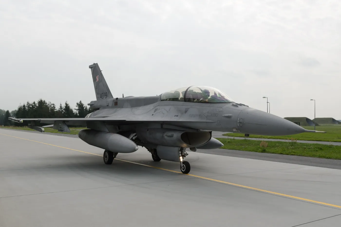 6773576-kamil-stoch-f-16-f16.jpg